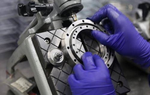 Is there a specific range of bearing clearance and expansion? 